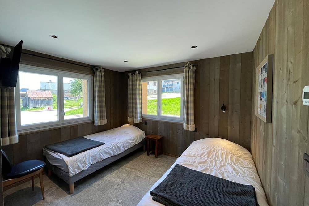 Appartement entier, Appartement rénové, 6 pers, 2 ch + coin montagne, centre Crest-Voland, parking, skiroom, Wifi in Crest-Voland, Région d'Albertville