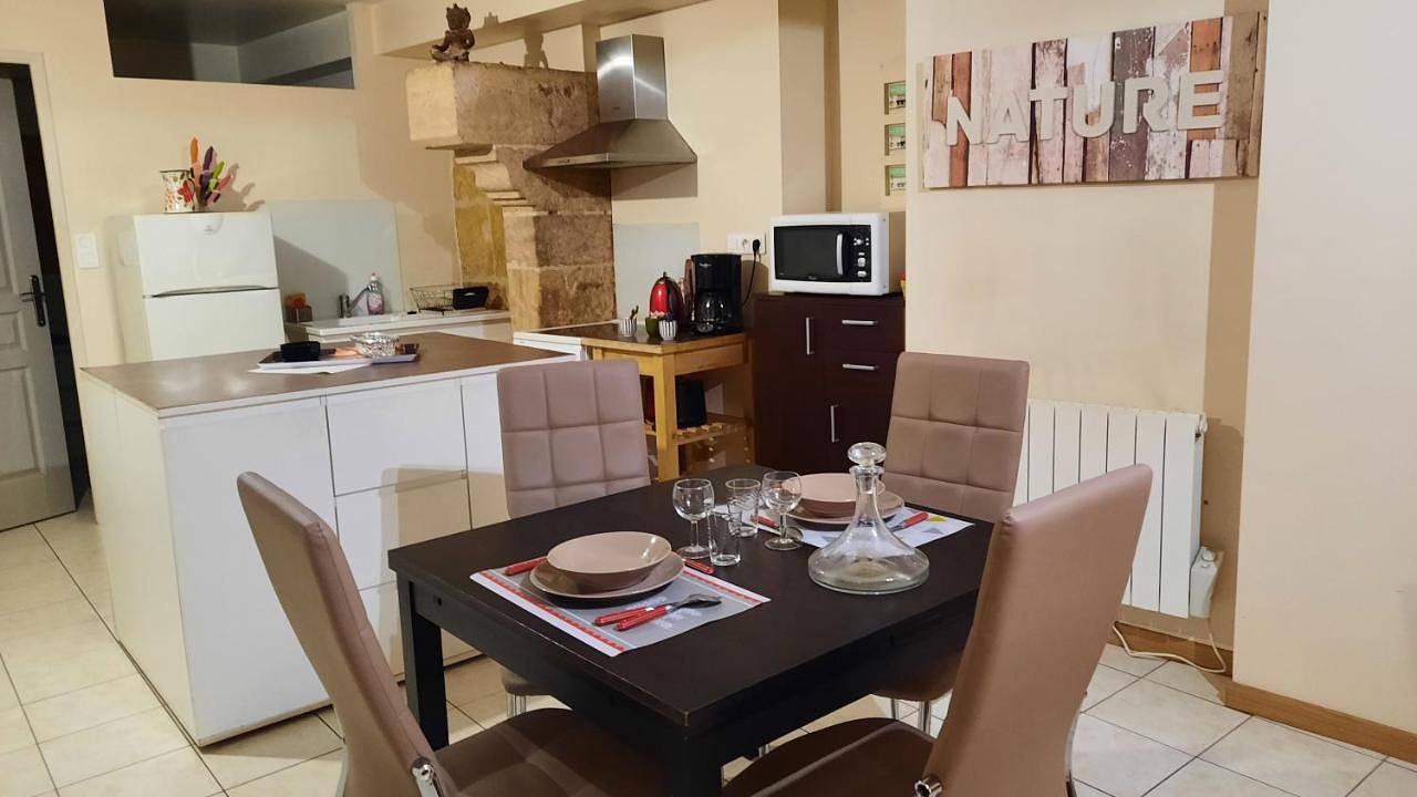 Appartement entier, One-Bedroom Apartment in Périgueux, Périgord Blanc