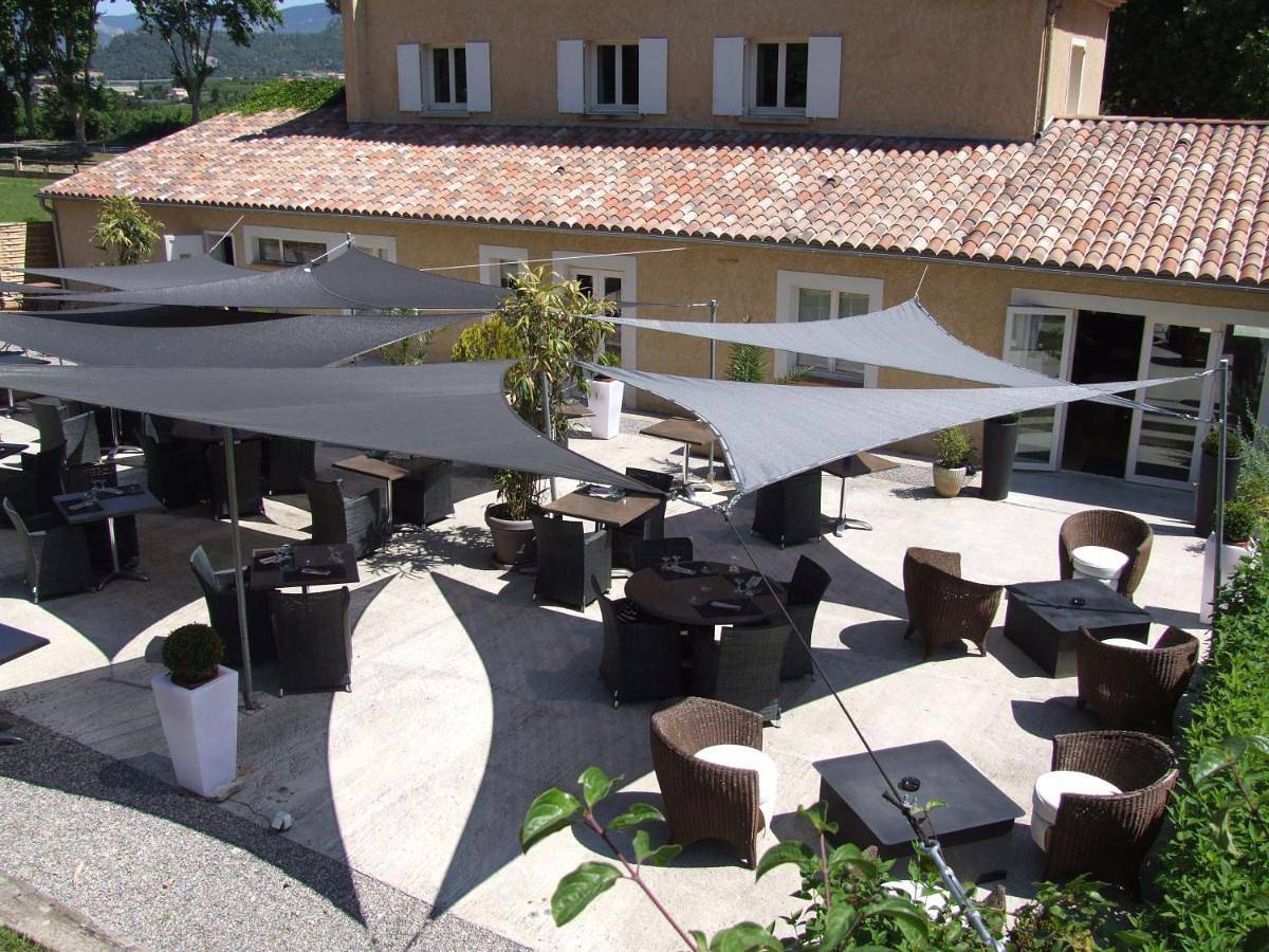Logis Hôtel La Magnanerie - Côté Bistro in Aubignosc, Région de Forcalquier