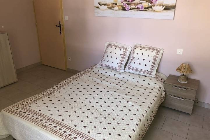 Location de vacances pour 6 personnes, avec jardin et terrasse à Montaren-et-Saint-Médiers - 3