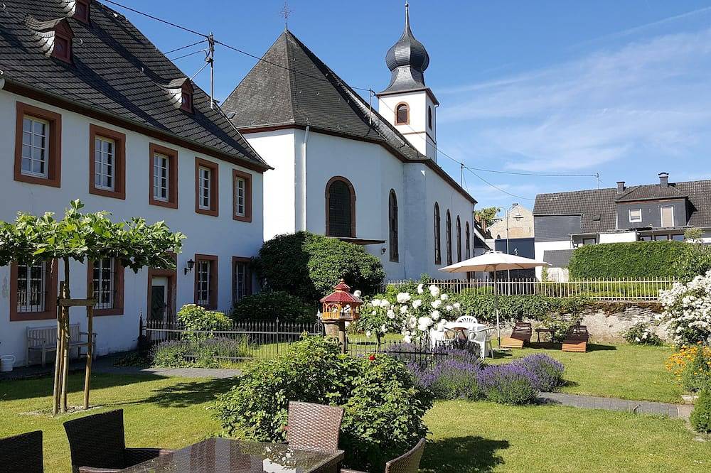 Ganze Wohnung, Ferienwohnung Altes Pfarrhaus mit Flair und Jufferblick in Brauneberg, Bernkastel-Kues & Umgebung