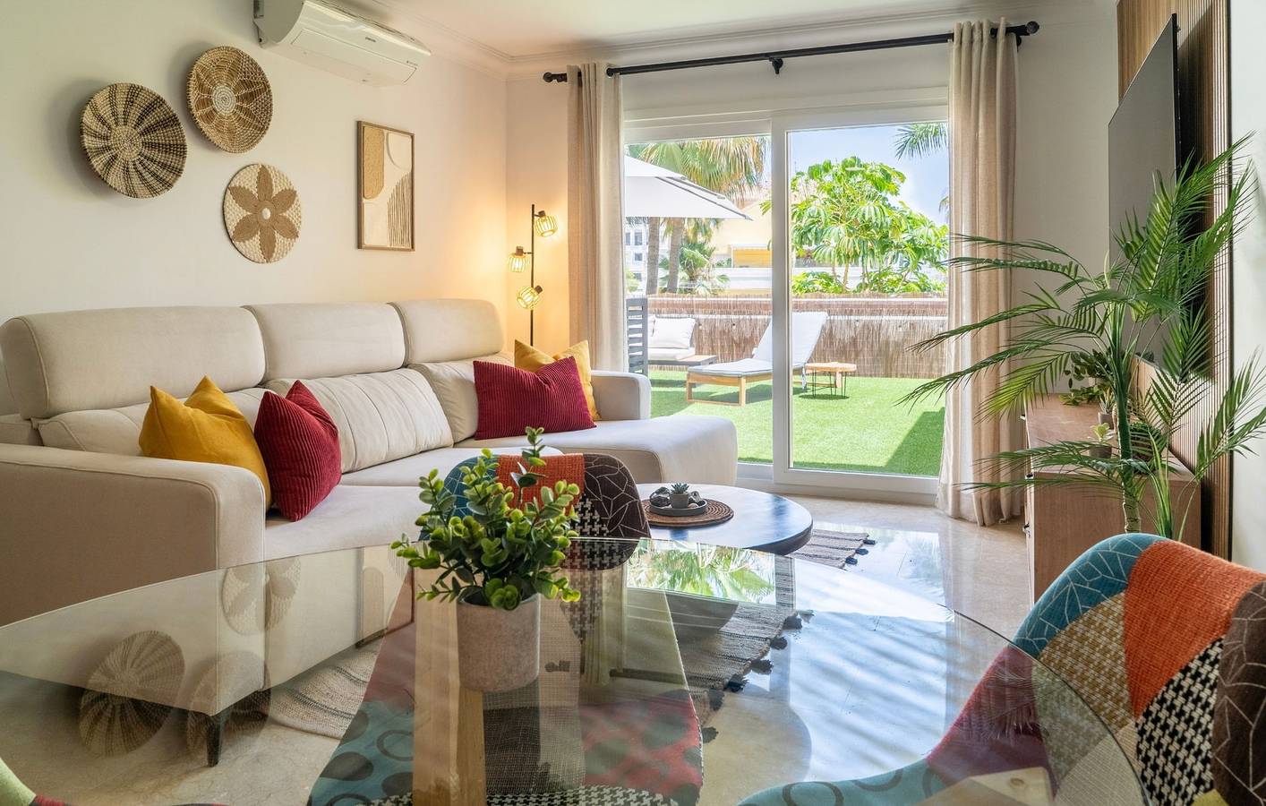 Ganze Wohnung, Ferienwohnung für 2 Personen mit Garten in Puerto Deportivo de Estepona, Estepona