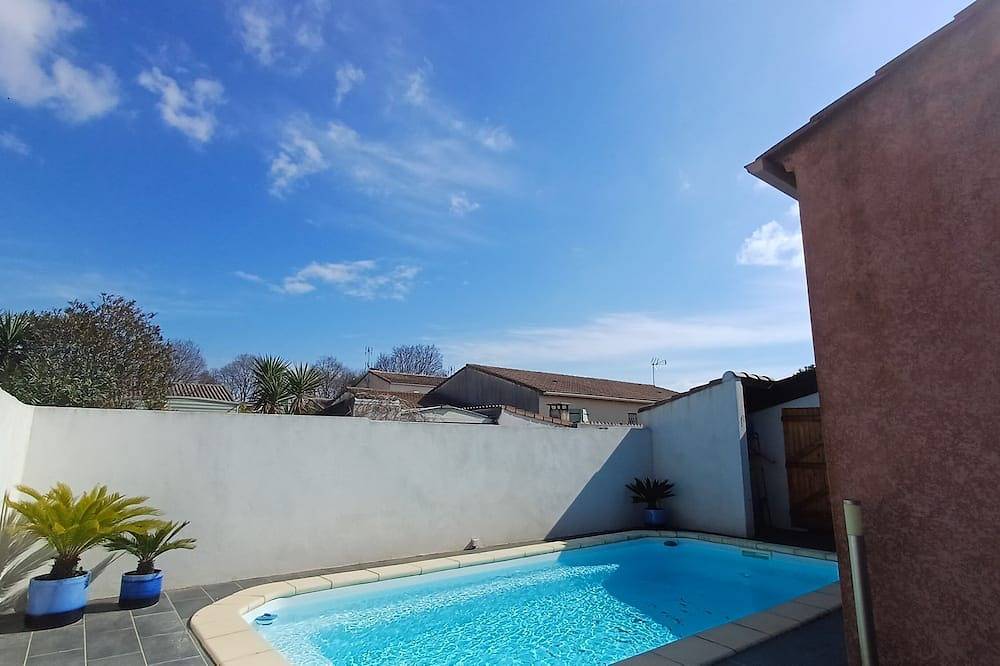 Entire apartment, 1 bedroom apartment with swimming pool in Vergèze, Nimes region