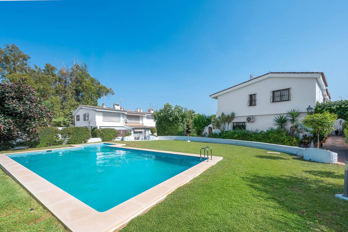 Cozy Townhouse Near the Beach in Triangulo de Costalita, Estepona