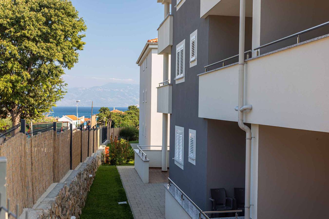 Entire holiday apartment, Holiday apartment with balcony and air conditioning  in Baska, Krk