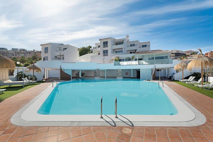 Ganze Wohnung, Ferienhaus "Island Village Heights" mit Meerblick, Gemeinschaftspool & WLAN in San Eugenio Alto, Adeje