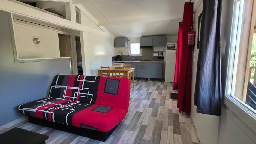 Location de vacances pour 9 personnes, avec Terrasse ainsi que Jardin et Piscine à Thenon - 3