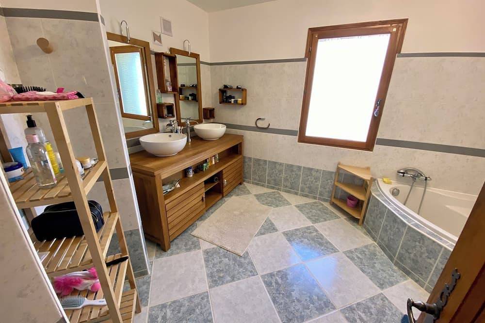 House classified 5 ***** with swimming pool in the heart of the Jabron valley in Les Omergues, Région de Forcalquier