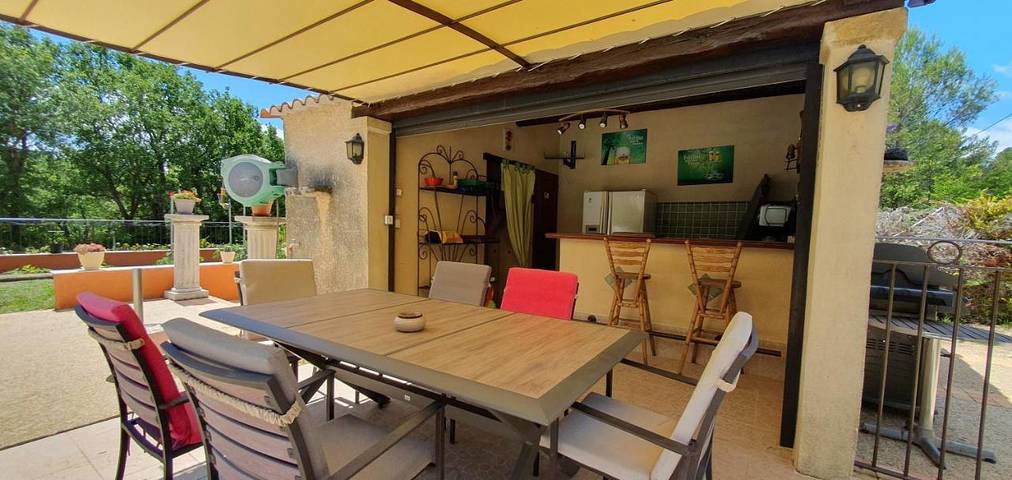 Location de vacances pour 8 personnes, avec vue ainsi que jardin et piscine à Caseneuve - 2