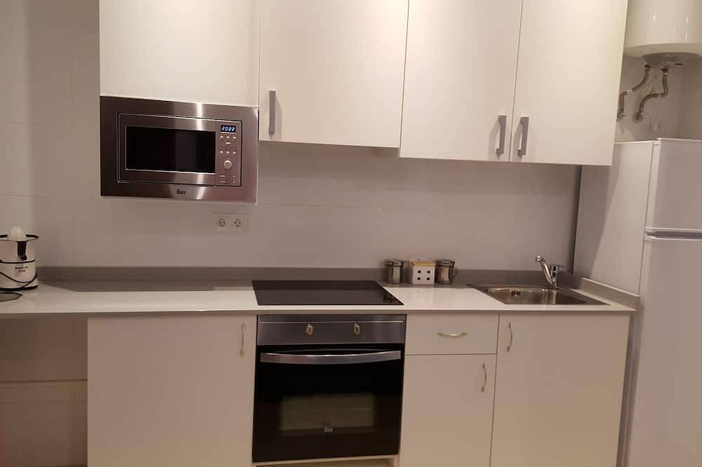 Entire apartment, Apartment with private terrace and garden facing the pool and next to the beach in Alcossebre, Alcalà de Xivert