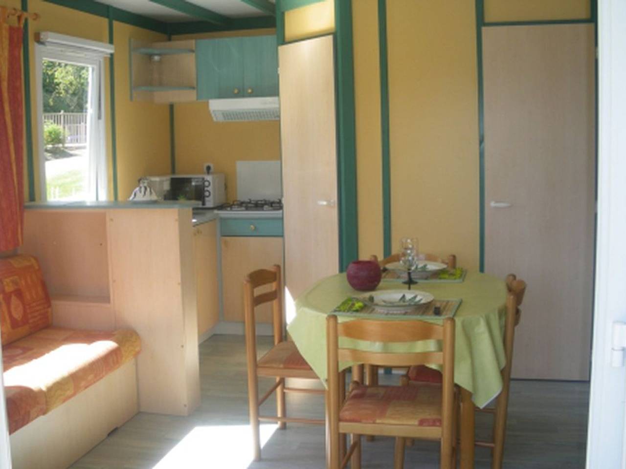 Chalet avec Terrasse pour 4 Pers. in Bieuzy, Région de Pontivy