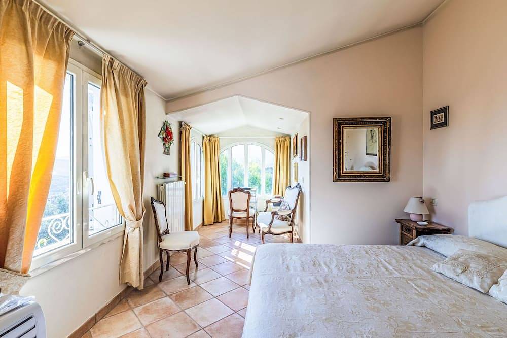 Villa degli Ulivi in Cantalupo (Imperia), Imperia