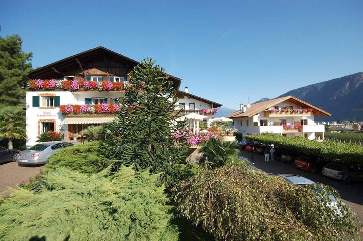 Ferienhaus für 2 Personen, mit Balkon und Terrasse sowie Garten und Pool in Nals