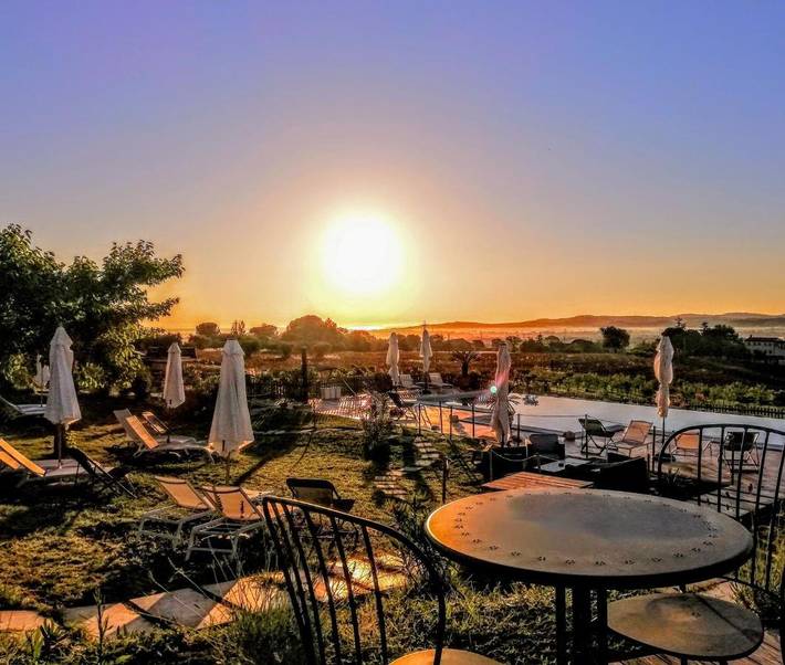 Agriturismo per 4 persone, con Idromassaggio e Terrazza nonché Giardino e Piscina a Senigallia