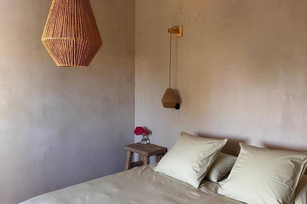 Nice renovated house, In St Sauveur village, large garden, view and light! in L'Île-d'Yeu, Vandea