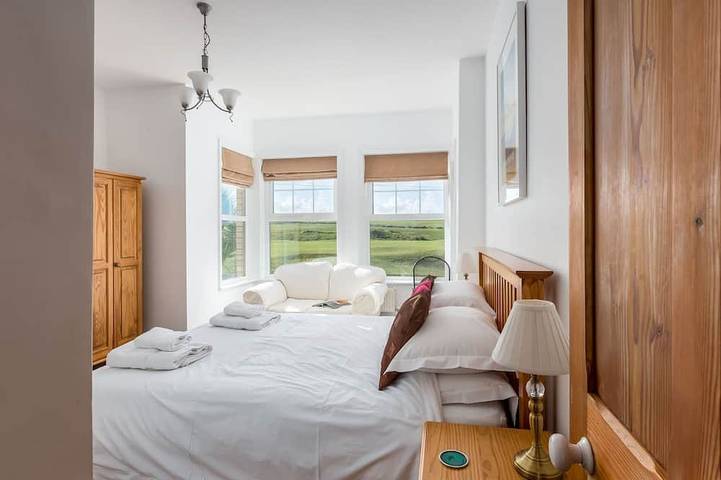 Estran - superbe maison près de la plage de dormir 16 invités in Bude, Cornouailles