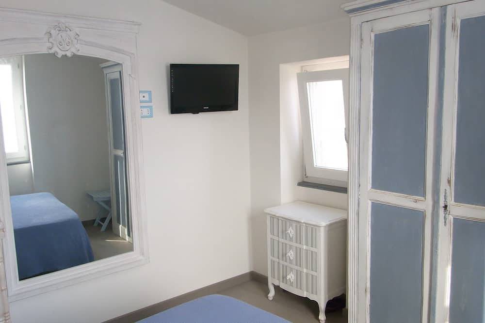 A few meters from the sea, with sea view balconies in the 5 Terre park. in Riomaggiore, Cinque Terre
