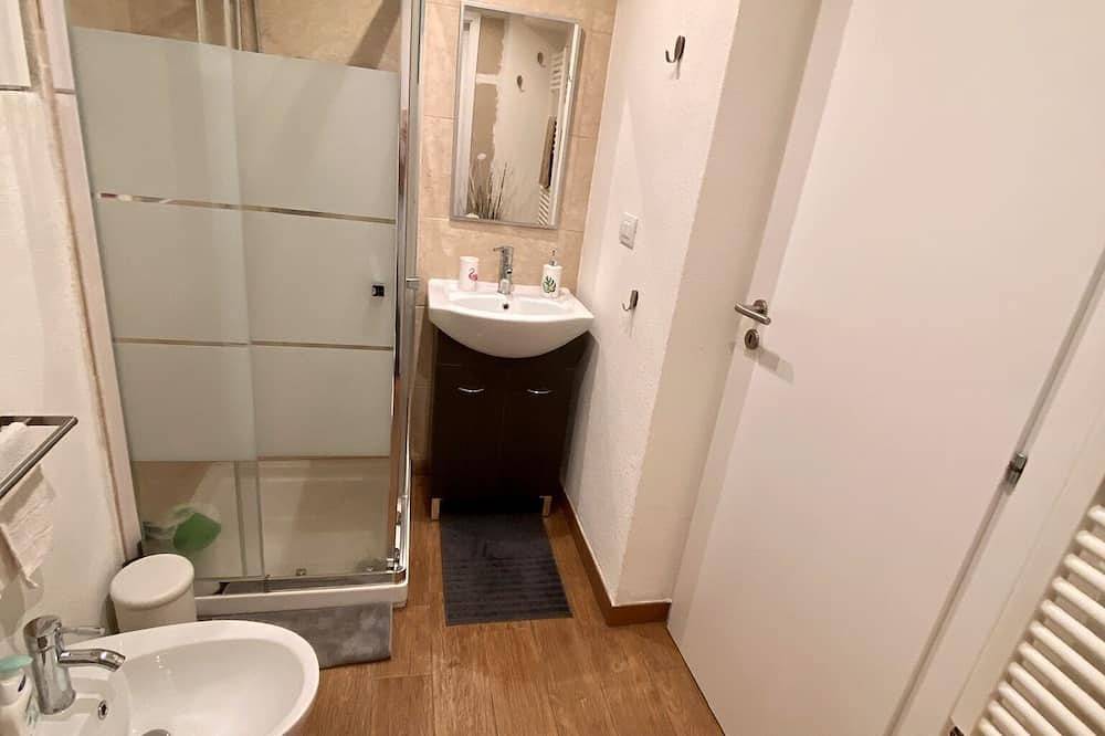 Ganze Wohnung, Sunny Apartment with garden and stunning view in Lisone, Cademario