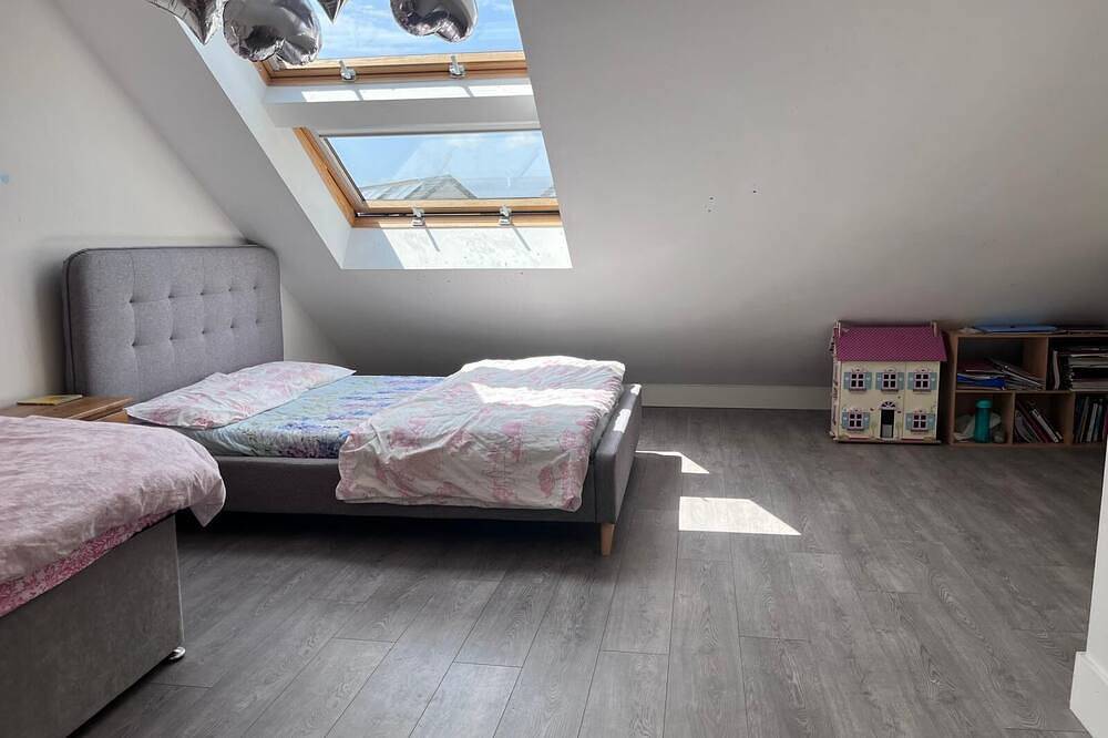 Spacious  Double Bedroom with Ensuite Bathroom Available to Rent in South Dublin, County Dublin