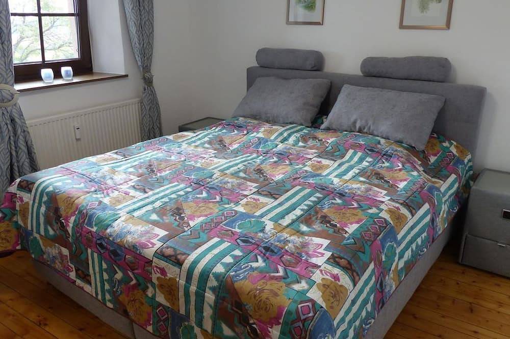Ganze Wohnung, Eifel-Hügelhaus Plütscheid - 5-Bett-Ferienwohnung  Dusche/Wc, 3 Schlafräume in Plütscheid, Eifelkreis Bitburg-Prüm