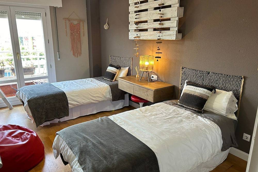 Apartamento entero, Dúplex Lujo Leioa a 10 minutos de Bilbao,5 minutos de playas ideal para familias in Lejona, Vizcaya