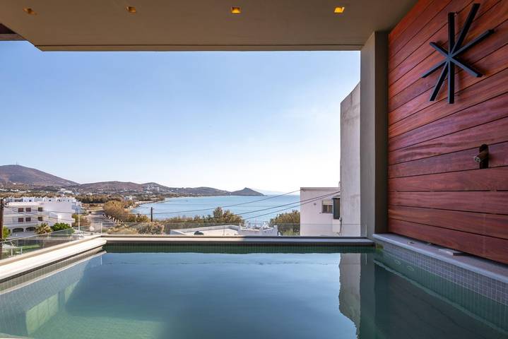 Villa for 4 people, with garden and balcony in Tinos