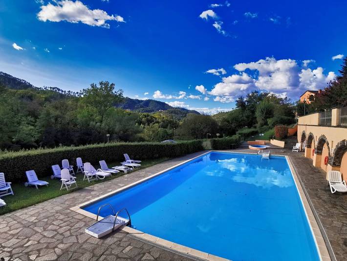 Location de vacances pour 4 personnes, avec jardin et vue à Pignone