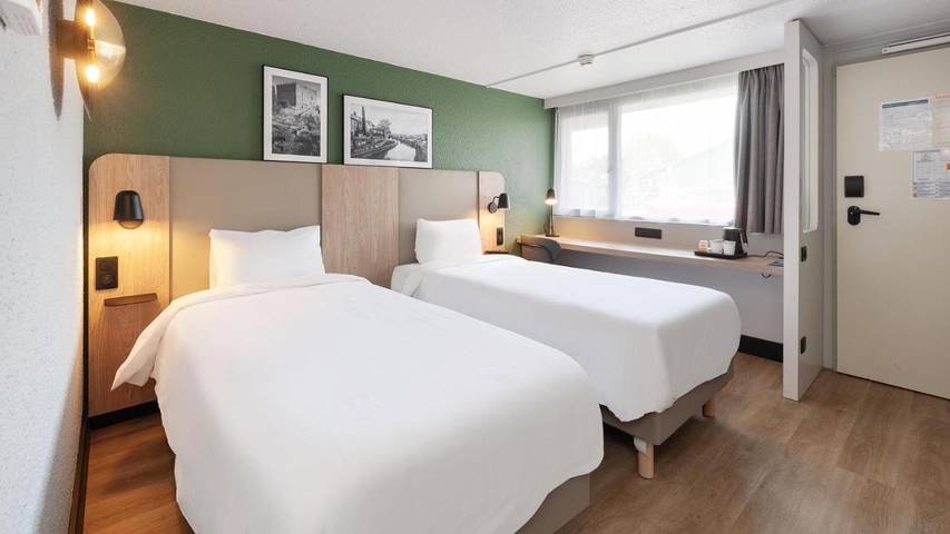 Hôtel pour 2 personnes, avec terrasse à Épône - 4