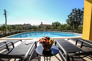 Villa für 8 Personen, mit Garten und Pool in Porec und Umgebung