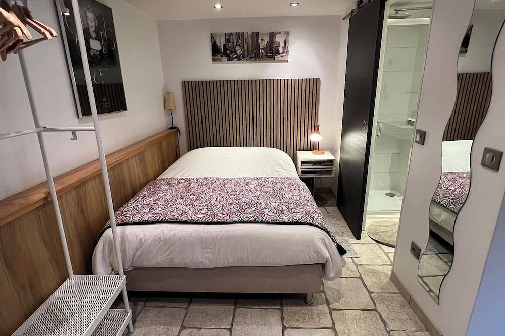 Hel leilighet, Pretty studio med ro på høydene i Cannes, 10 minutter fra Croisette. in Cannes La Bocca, Cannes