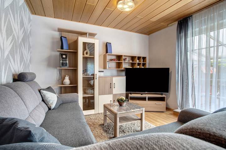 Ferienwohnung für 5 Personen, mit Garten in Sundhagen - 2