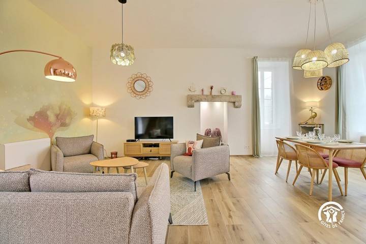 Gîte pour 4 personnes, avec jacuzzi ainsi que jardin et terrasse