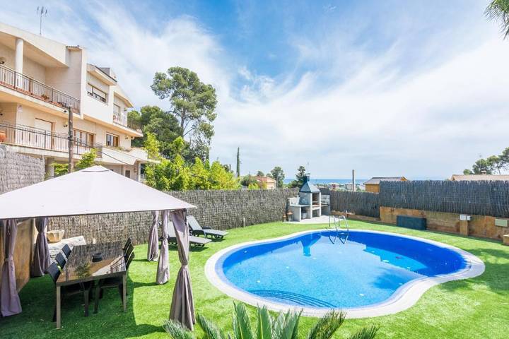 Chalet para 6 personas, con balcón además de piscina y jardín en Maresme