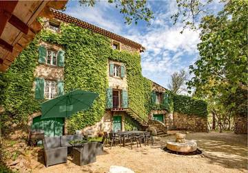 Gîte pour 12 personnes, avec jardin ainsi que piscine et vue à Fontès