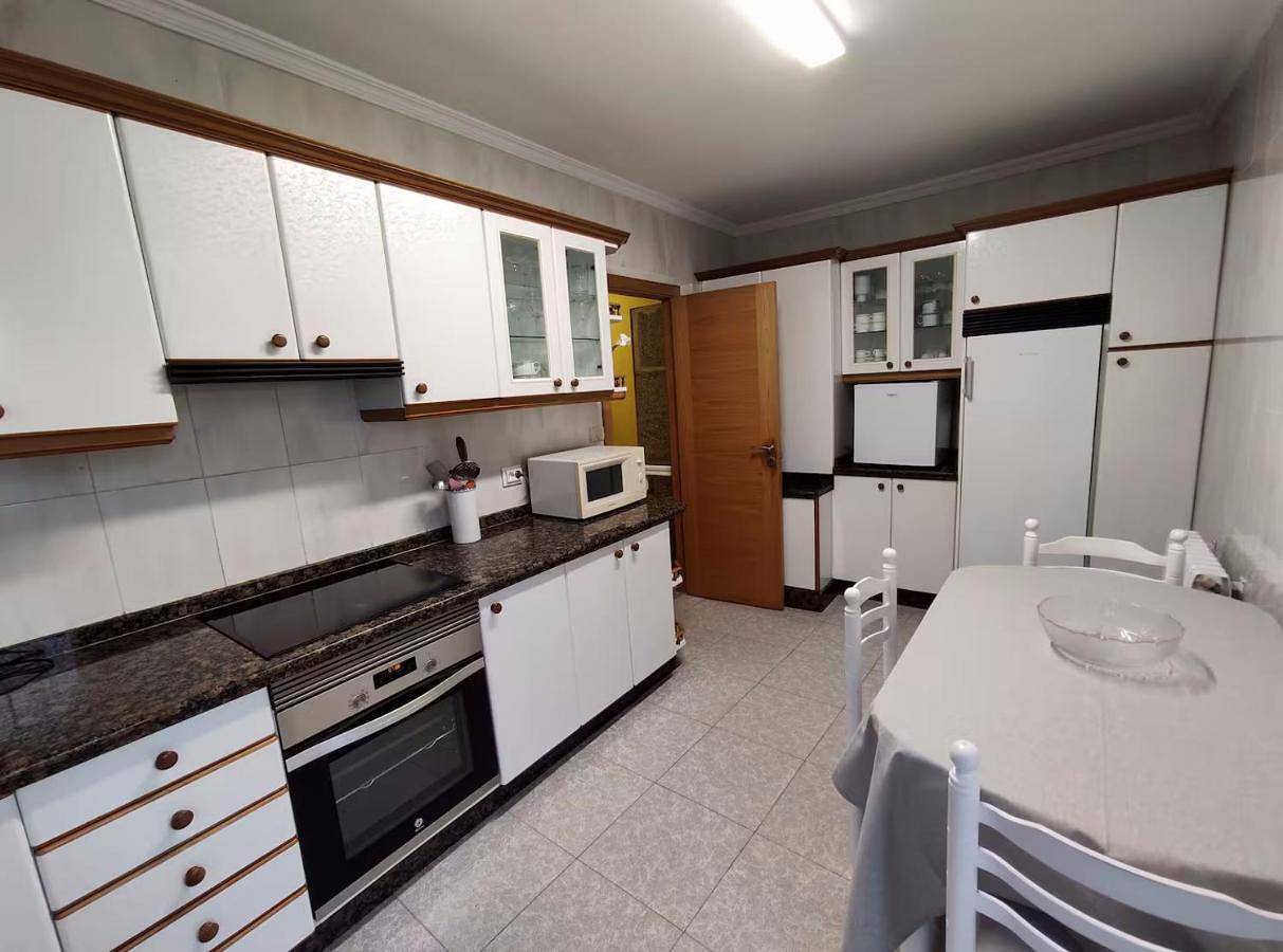Five-Bedroom House in Vilaboa, Provincia de Pontevedra