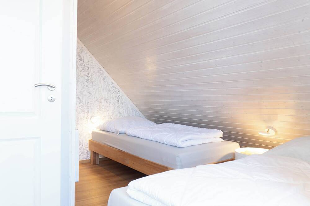 Gemütliches Ferienhaus mit Whirlpool und Sauna im Seepark von Kirchheim in Kirchheim, Knüllgebirge