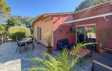 Location de vacances pour 6 personnes, avec jardin ainsi que terrasse et piscine, animaux acceptés à Peymeinade