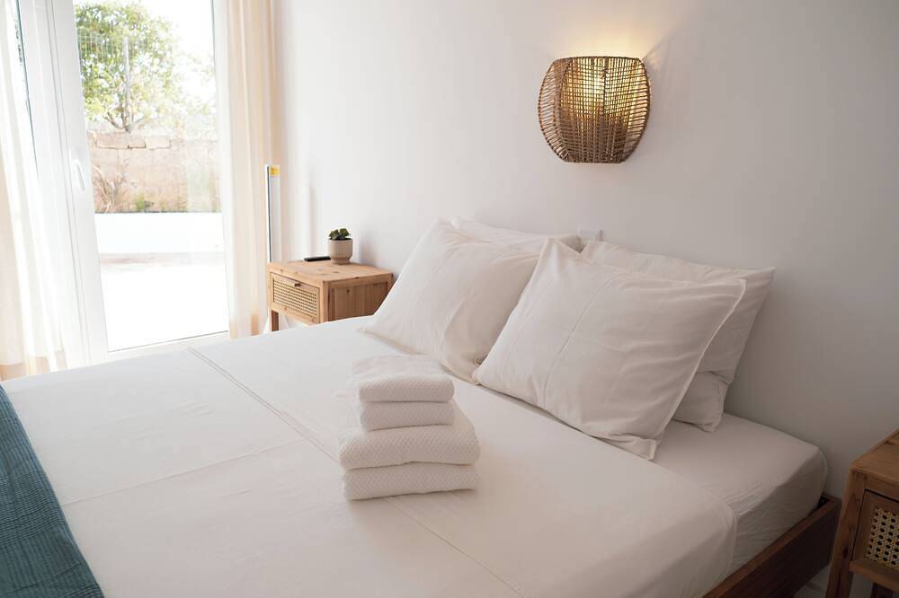 Algarve Windmill, Large Villa & Pool. 2000m to the Beach in Budens, Faro District