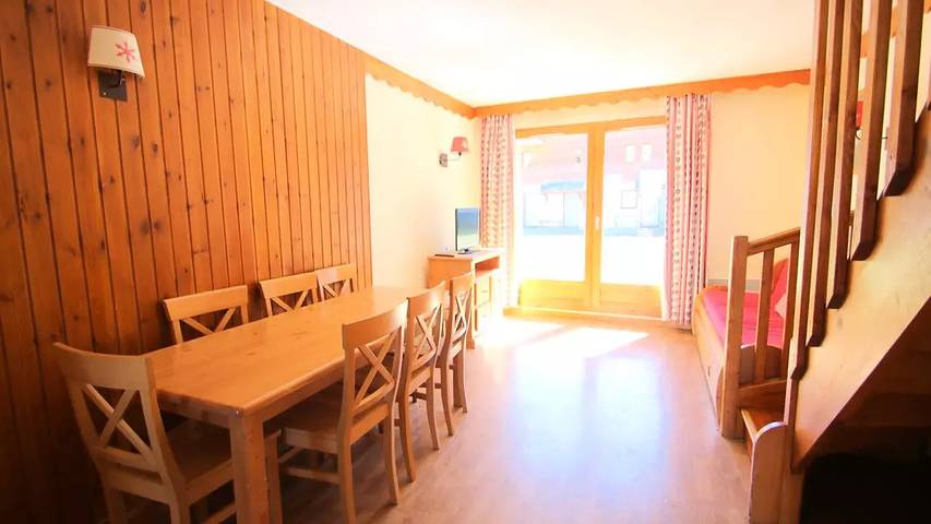 Chalet pour 7 personnes, avec piscine ainsi que vue et terrasse, animaux acceptés à Puy-Saint-Vincent - 2