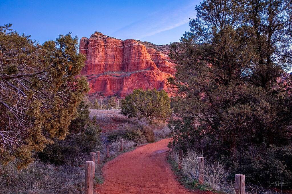 Großartige zentrale Lage! - Vacation Townhome - Blick auf den Red Rock in Oak Creek, Oak Creek Canyon