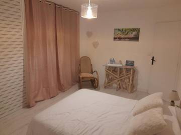 Gîte pour 3 personnes, avec jardin ainsi que terrasse et vue à Saint-Lormel