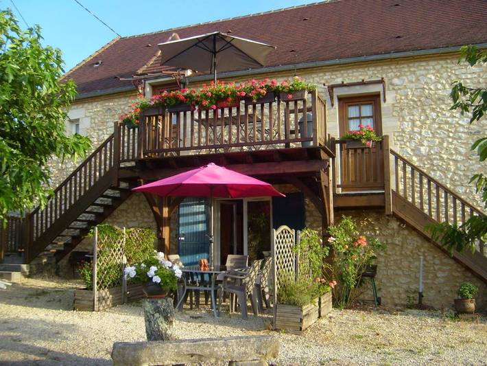 Gîte pour 5 personnes, avec jardin ainsi que piscine et vue à Thenon