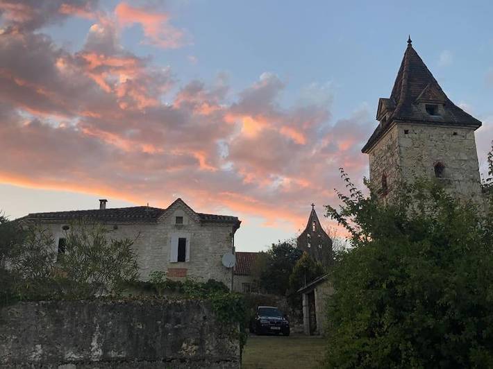 Cottage pour 10 personnes, avec vue ainsi que jardin et piscine, animaux acceptés à Saint-Nazaire-de-Valentane