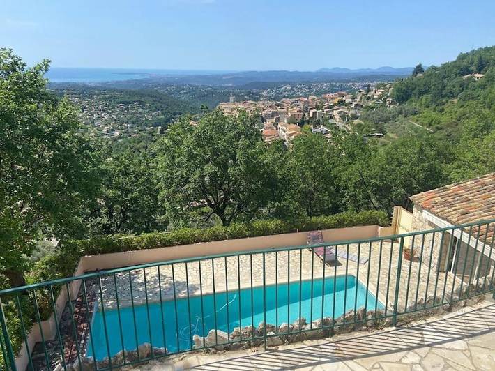 Appartement de vacances pour 4 personnes, avec Terrasse et Jardin ainsi que Piscine et Vue