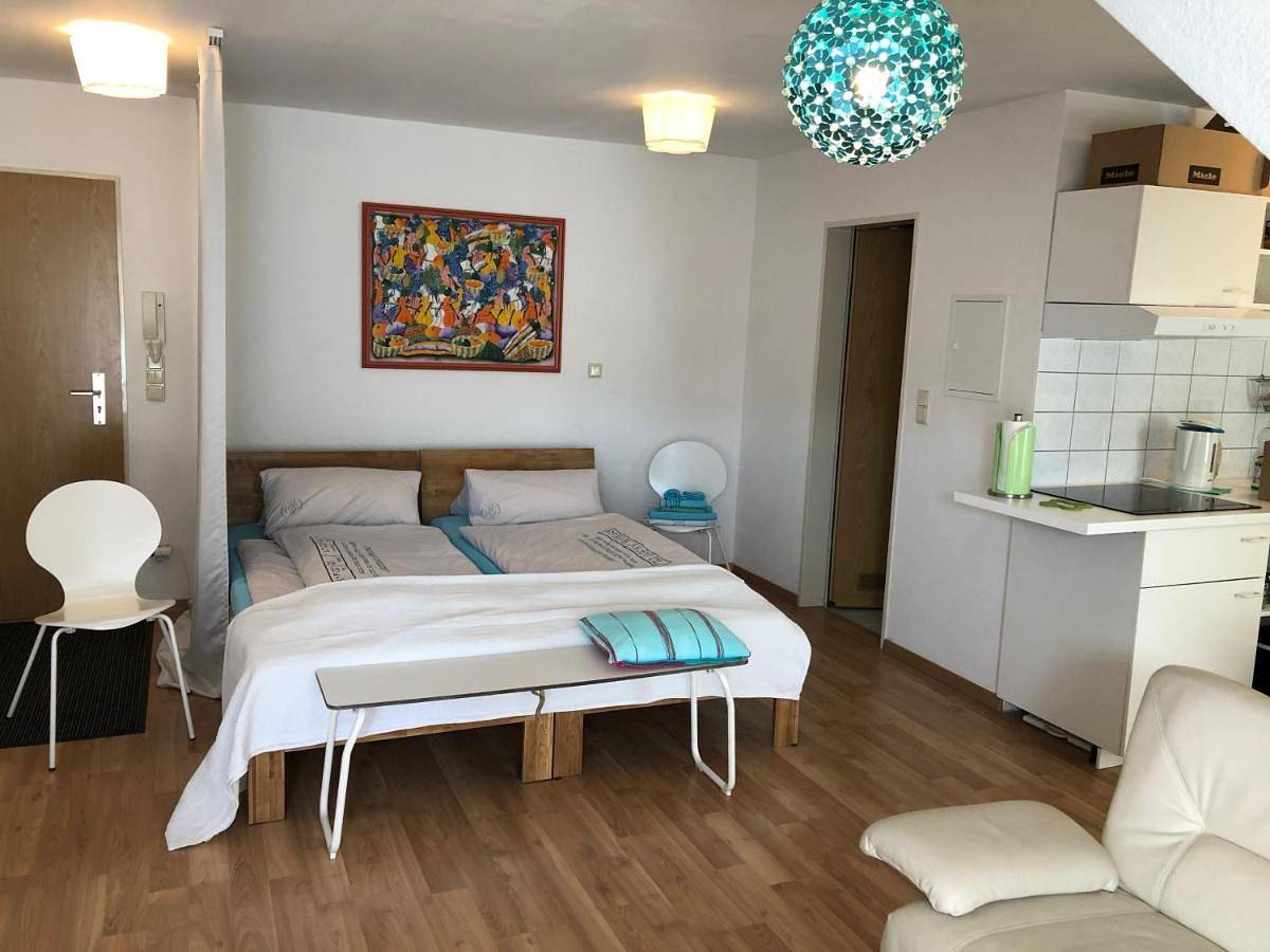 Ganze Wohnung, Studio Ochsenfurt mit sonnigem Balkon in Ochsenfurt, Fränkisches Weinland
