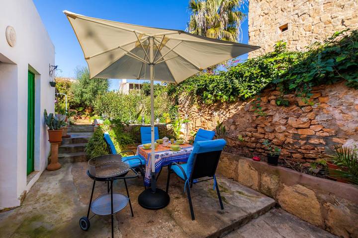 Ganze Wohnung, Stadthaus mit idyllischem Innenhof – Casa Padrina in Santanyí, Mallorca Süden