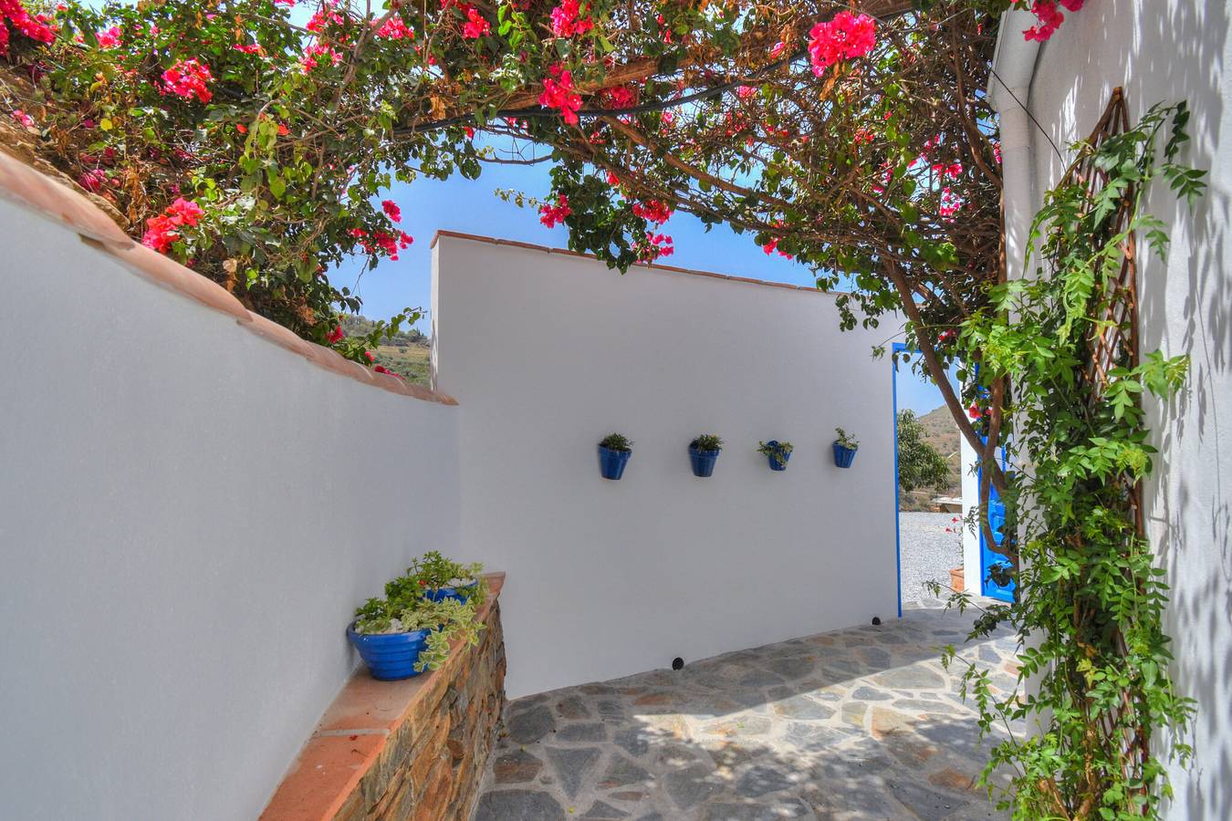 Geheel vakantieappartement, Casa Redonda a tranquil spacious apartment in Cómpeta, Costa del Sol