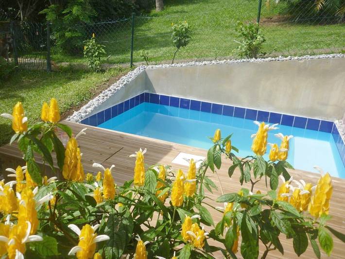 Casa de vacaciones para 3 personas, con vistas además de jardín y piscina - 1