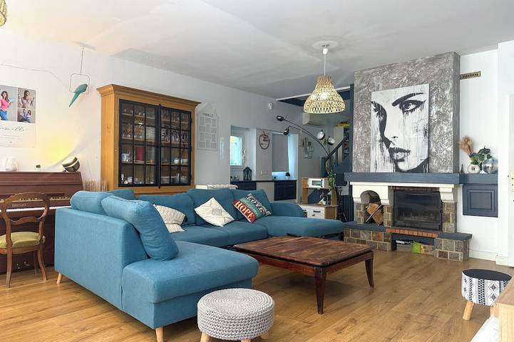 Location de vacances pour 10 personnes, avec Balcon et Jardin à Sathonay-Camp
