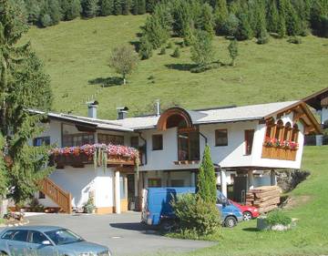 Ferienwohnung für 5 Personen, mit Pool und Ausblick sowie Seeblick und Balkon am Kaiserwinkl